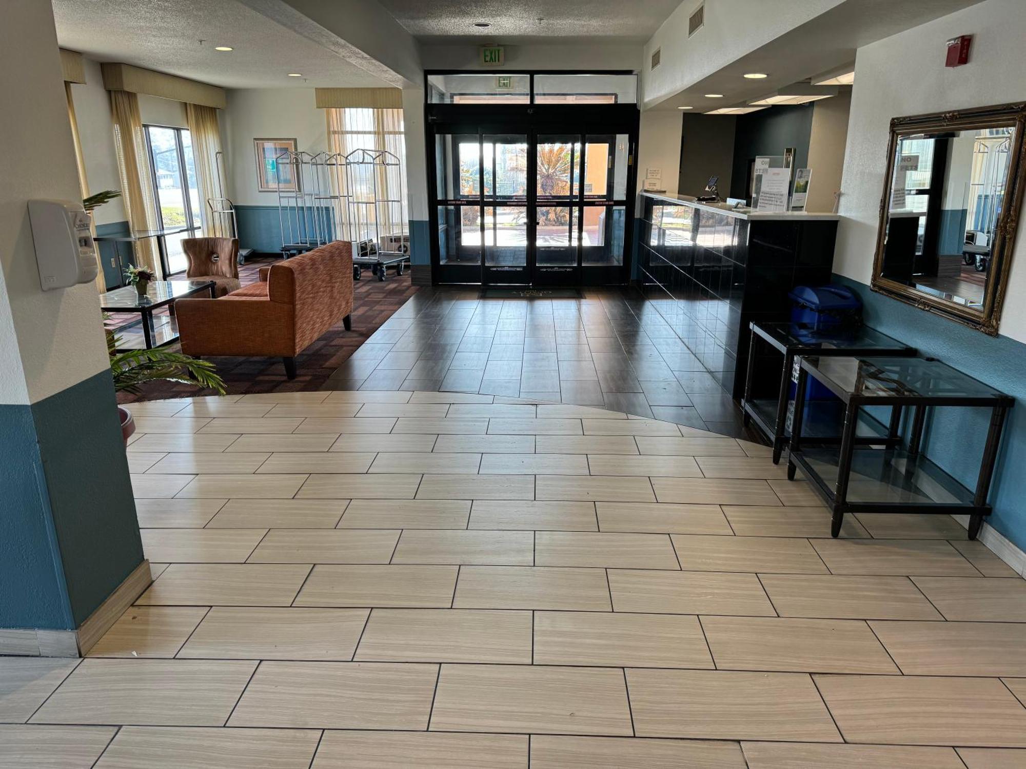Quality Inn & Suites Hattiesburg Exterior photo