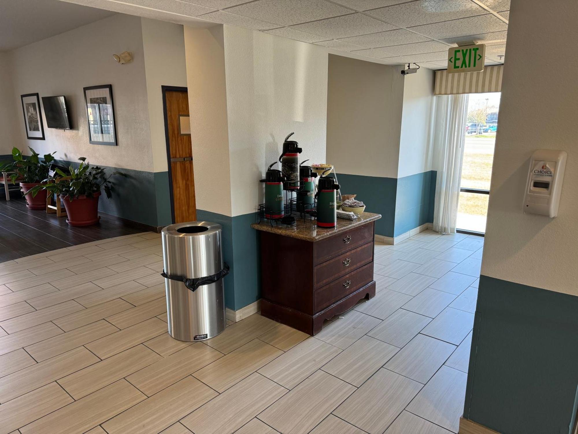 Quality Inn & Suites Hattiesburg Exterior photo