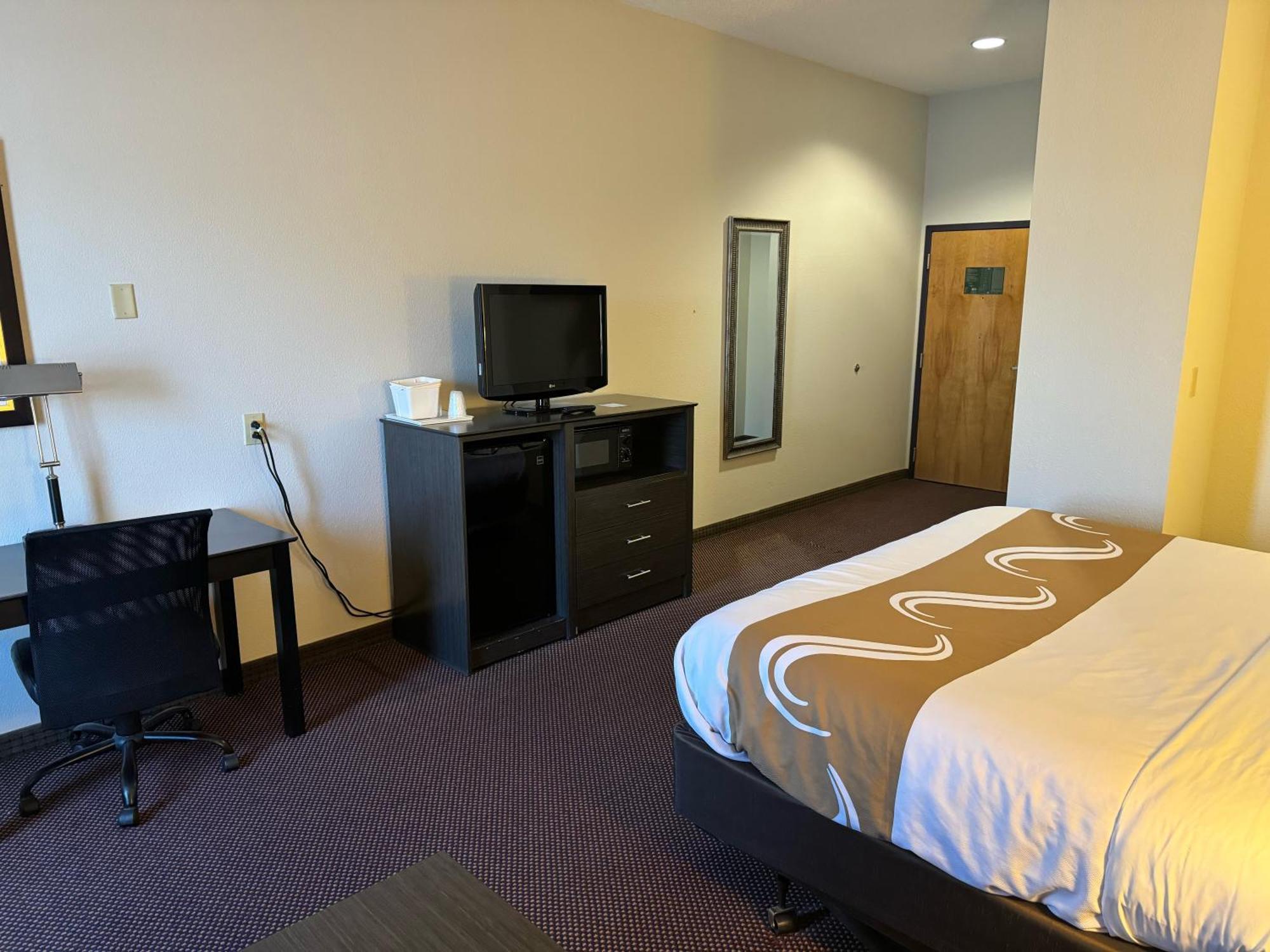 Quality Inn & Suites Hattiesburg Exterior photo
