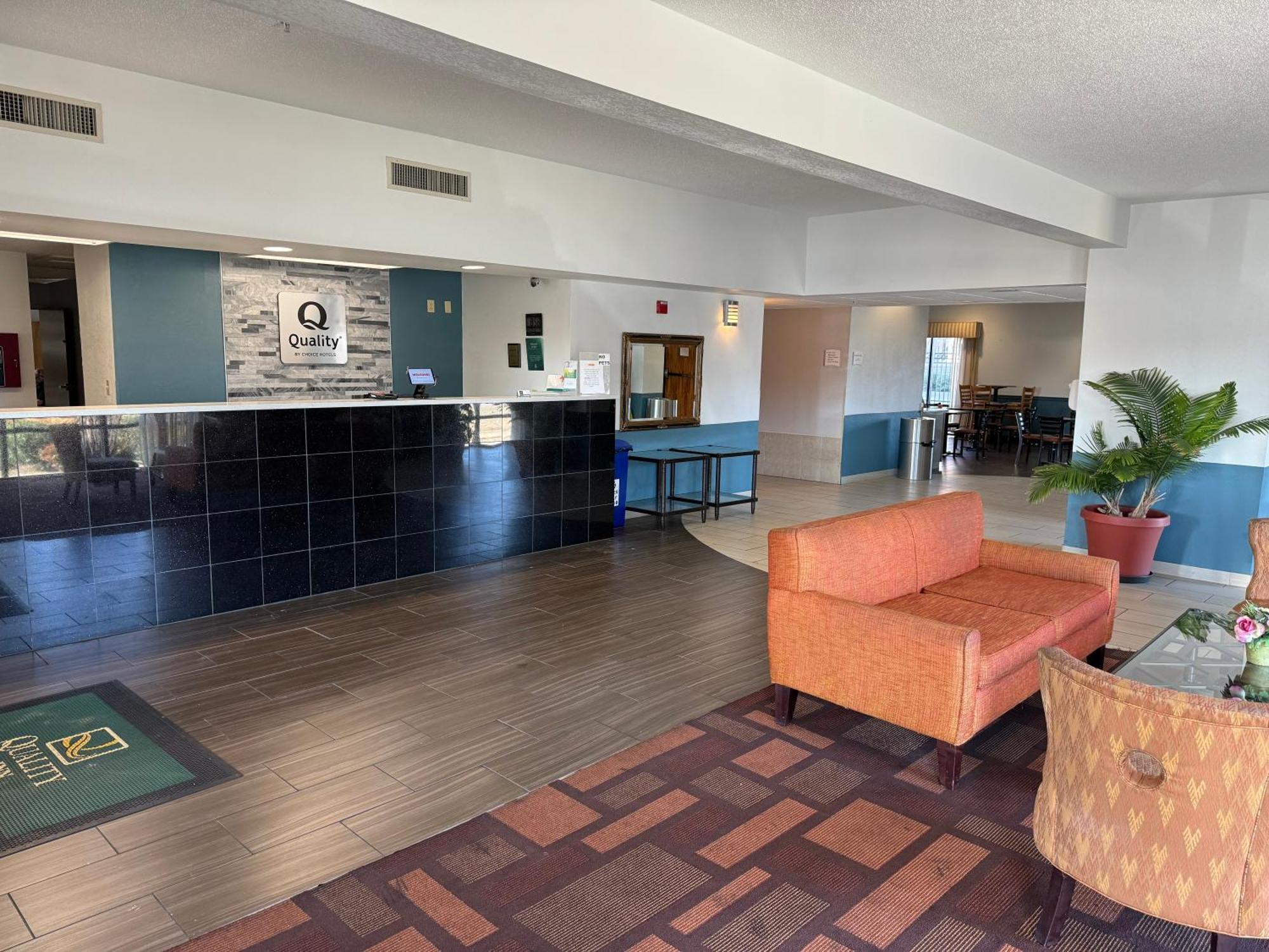 Quality Inn & Suites Hattiesburg Exterior photo