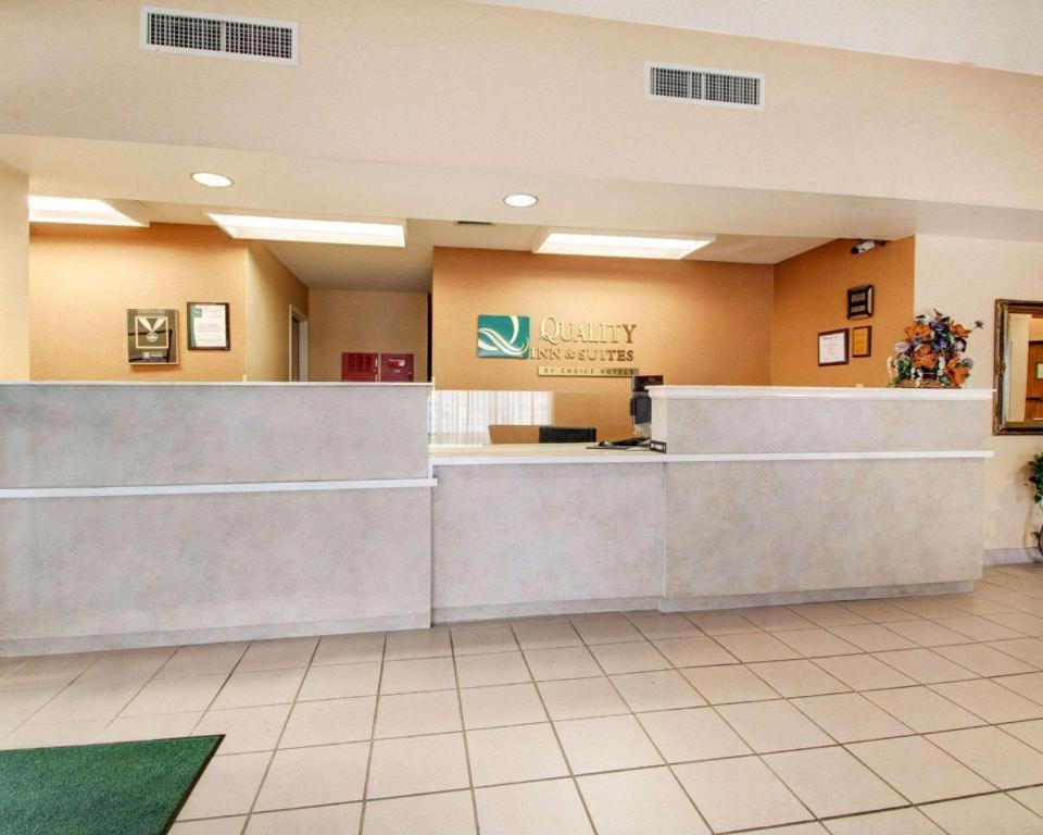 Quality Inn & Suites Hattiesburg Exterior photo