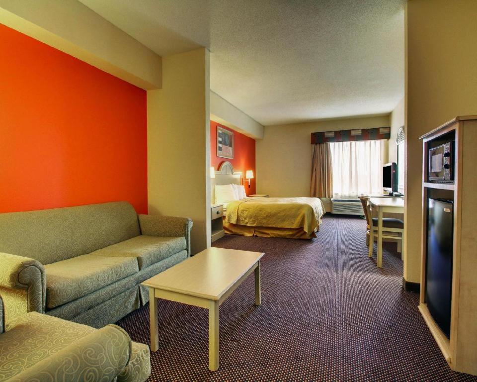 Quality Inn & Suites Hattiesburg Exterior photo
