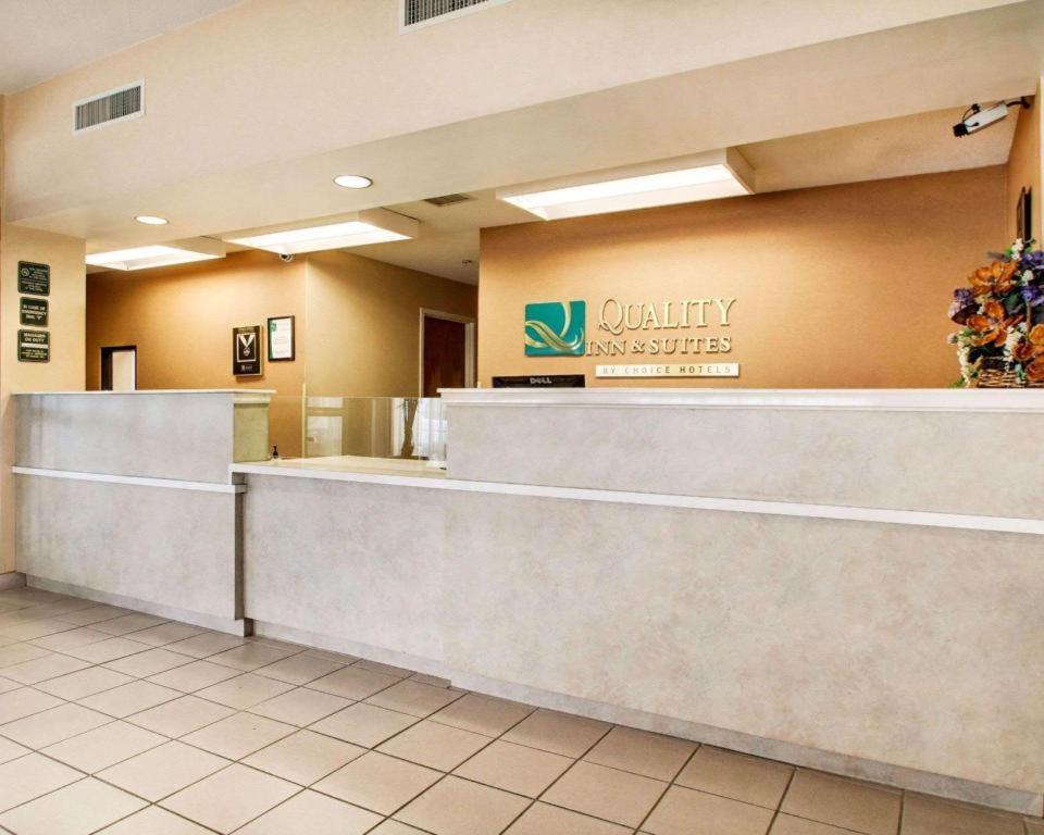 Quality Inn & Suites Hattiesburg Exterior photo