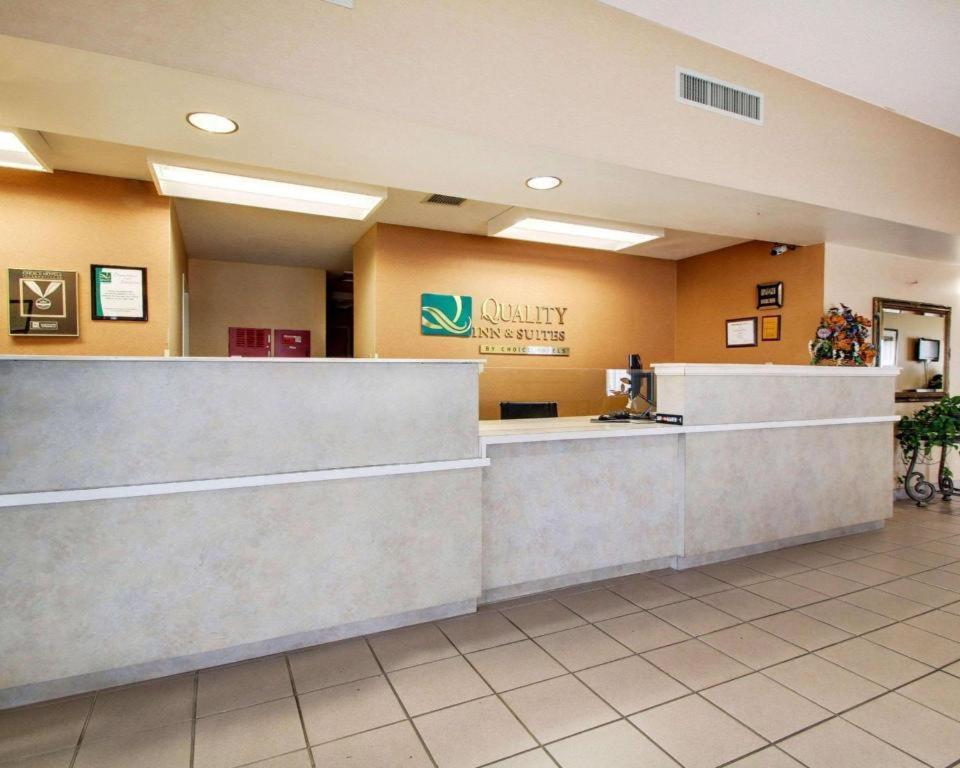 Quality Inn & Suites Hattiesburg Exterior photo
