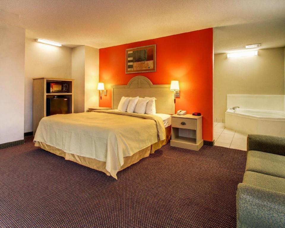 Quality Inn & Suites Hattiesburg Exterior photo
