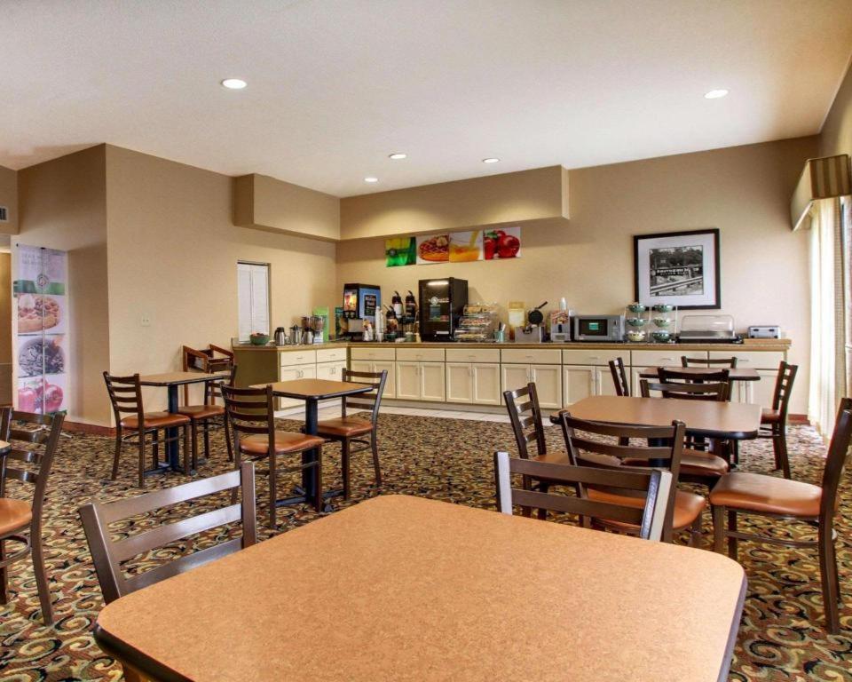 Quality Inn & Suites Hattiesburg Exterior photo