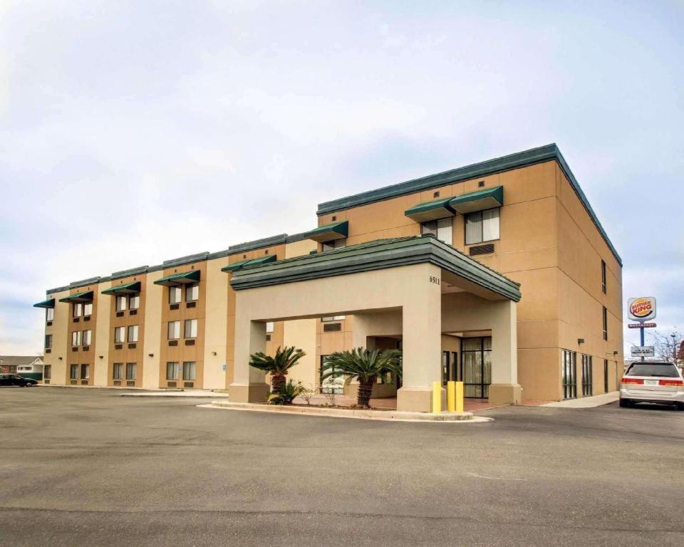Quality Inn & Suites Hattiesburg Exterior photo