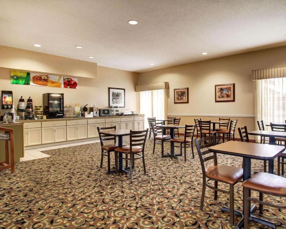 Quality Inn & Suites Hattiesburg Exterior photo