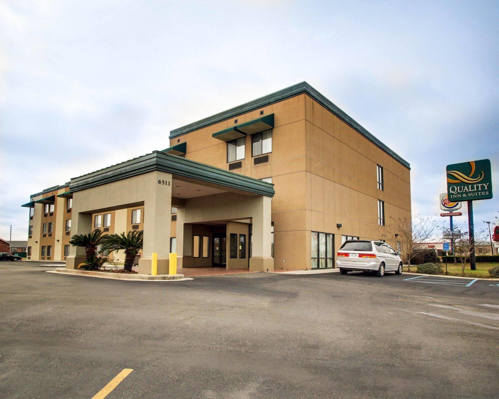 Quality Inn & Suites Hattiesburg Exterior photo